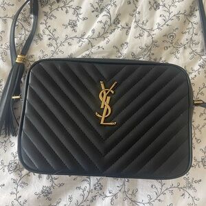 AUTHENTIC - YSL Crossbody purse. In great condition - comes with dust bag.